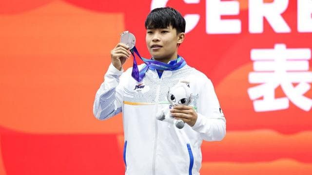 চরম আর্থিক কষ্টের মধ্যেও নিজের খেলা চালিয়ে গেছেন রোশিবিনা দেবী