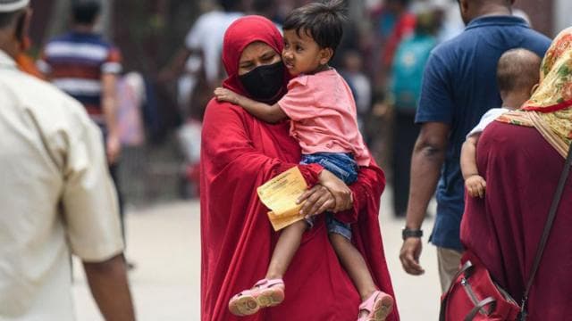 গর্ভবতী নারী ছাড়া এক বা তার চেয়ে বেশি বয়সের সব নাগরিককে বিনামূল্যে দেওয়া হবে ইউরিকল প্লাস নামের টিকাটি।