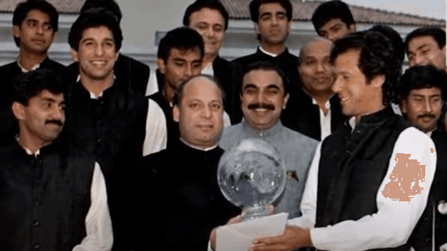  ক্রিকেট বিশ্বকাপজয়ী দলের সাথে নওয়াজ শরীফ