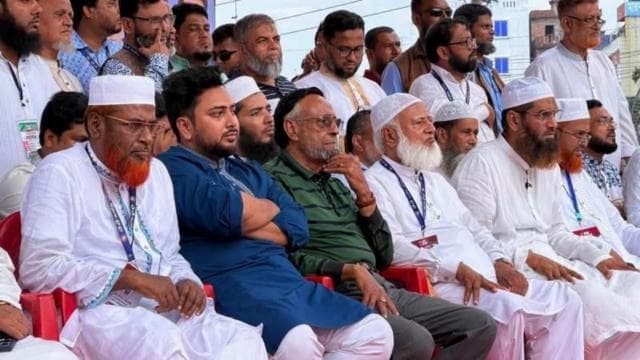 ৫ই সেপ্টেম্বর প্রথম  লংমার্চে অংশ নিয়েছিলেন ১১ দলীয় ঐক্যের নেতারা
