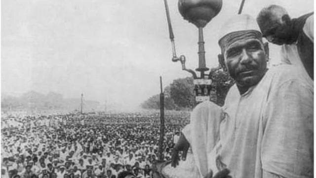 তৎকালীন দিল্লিতে আন্দোলনের কেন্দ্রে ছিল বোট ক্লাব লন। 