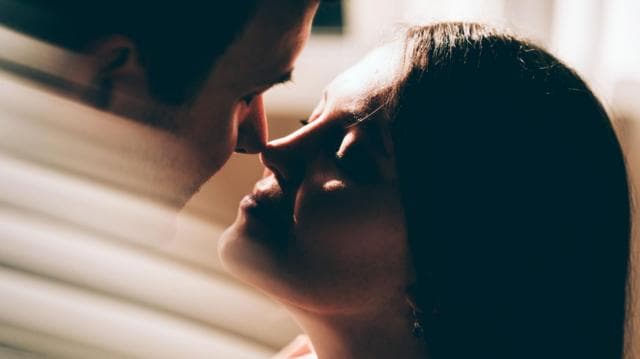 অনুমতি ছাড়া কারো ছবি তুললেই কি অপরাধ?
