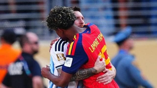 আর্জেন্টিনার লিওনেল মেসির সাথে স্পেনের  লামিনে ইয়ামাল