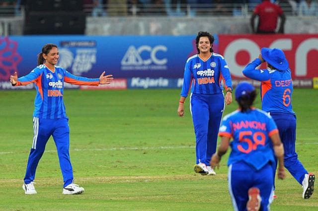 রবিবার দুবাইতে অনুষ্ঠিত নারীদের এশিয়া কাপ ফাইনালের ঘটনায় বিতর্ক