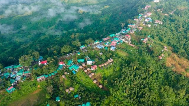 সাজেক উপত্যকা বাংলাদেশের অন্যতম জনপ্রিয় পর্যটনকেন্দ্র। পাহাড়, সবুজ প্রকৃতি আর মেঘের জন্য পর্যটকদের কাছে বিশেষ আকর্ষণীয় এই স্থান।