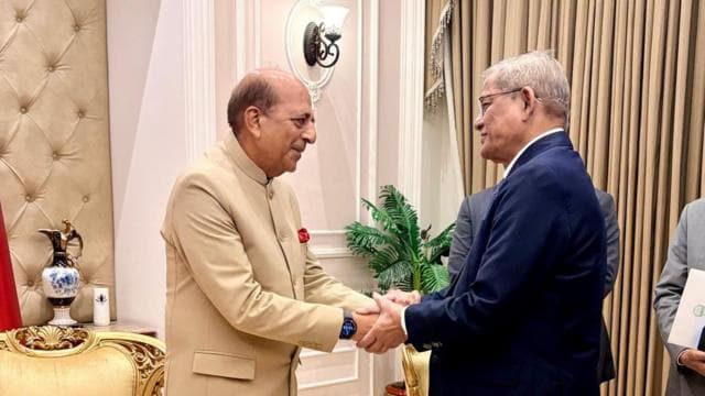 গত মাসেই রাষ্ট্রপতি মির্জা ফখরুল ইসলাম আলমগীরের সঙ্গে সৌজন্য সাক্ষাৎ করেছেন ভারতীয় হাইকমিশনার দীনেশ ত্রিবেদী।