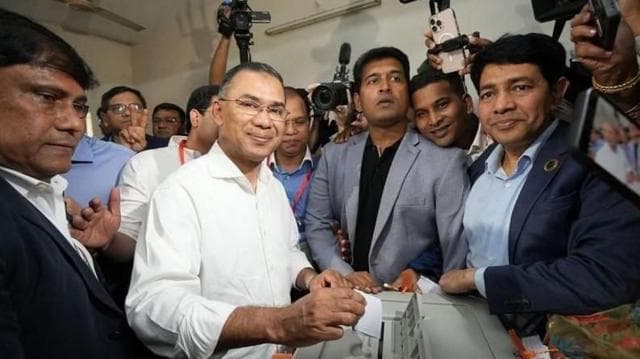 গত বারোই ফেব্রুয়ারির নির্বাচনে এককভাবে ২০৯টি আসন পেয়ে সরকার গঠন করেছে বিএনপি। বিরোধী জোটের অভিযোগ বিএনপি সরকার গণভোটের রায় বাস্তবায়ন করছে না। 