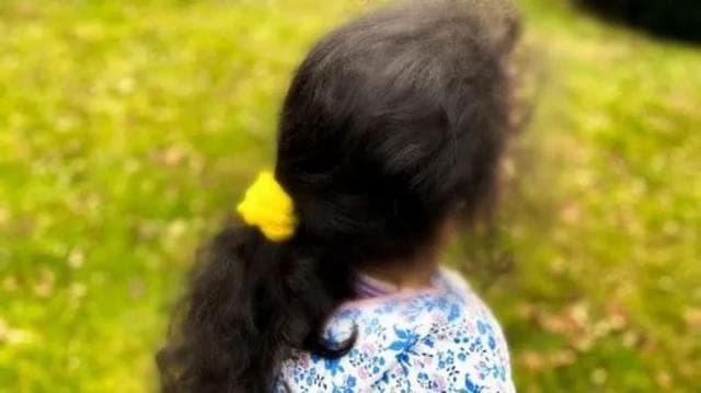পিছন থেকে তোলা শিশুকন্যার ছবি- প্রতীকী ছবি