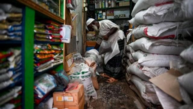 চাহিদা মতো সার সরবরাহ না পাওয়ার দাবি করছেন ডিলাররা