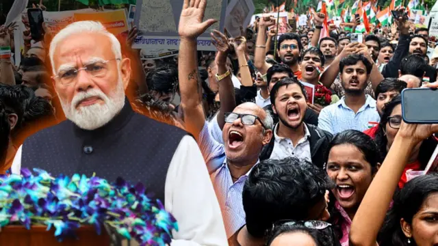 ছবিতে বামদিকে ভারতের প্রধানমন্ত্রী নরেন্দ্র মোদী, ডানদিকে দিল্লির যন্তর মন্তরে জনতার উল্লাস উল্লাস